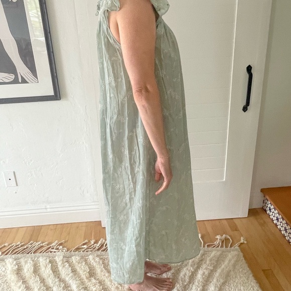 Doen sheer Light Green Maxi Dress/ Nightgown with smocking - Picture 2 of 4